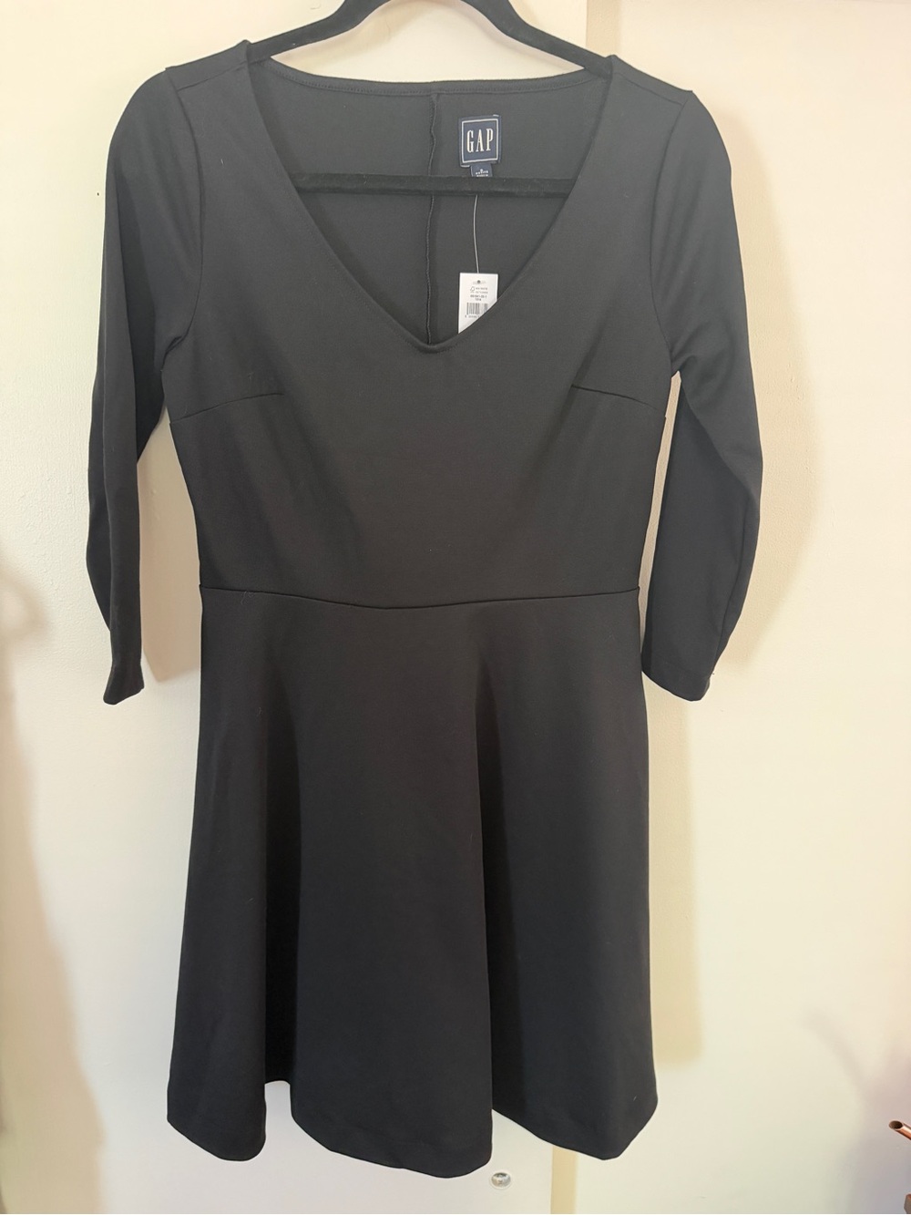 New with tags GAP Black V-Neck Long Sleeve Fit & Flare Dress size 6P